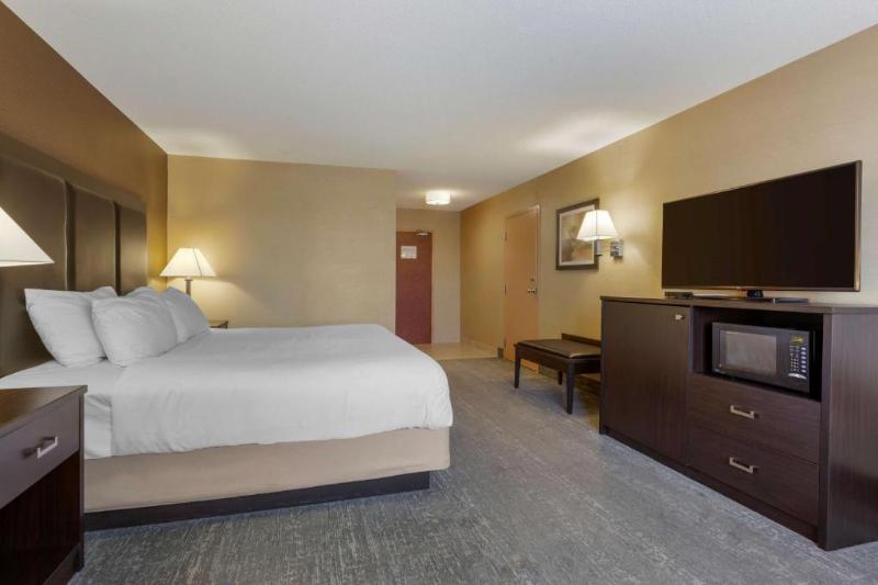 Best Western Plus Burlington Inn & Suites image
