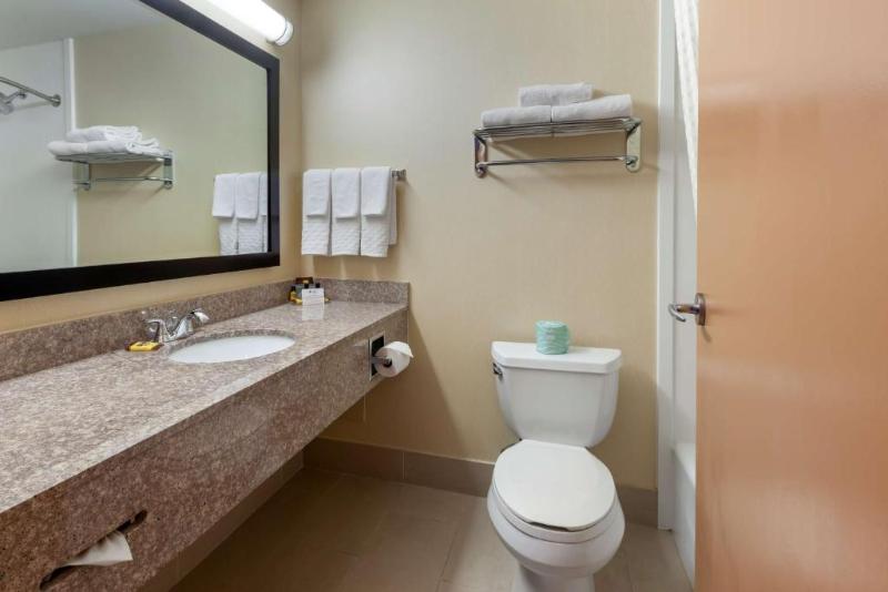 Best Western Plus Burlington Inn & Suites image