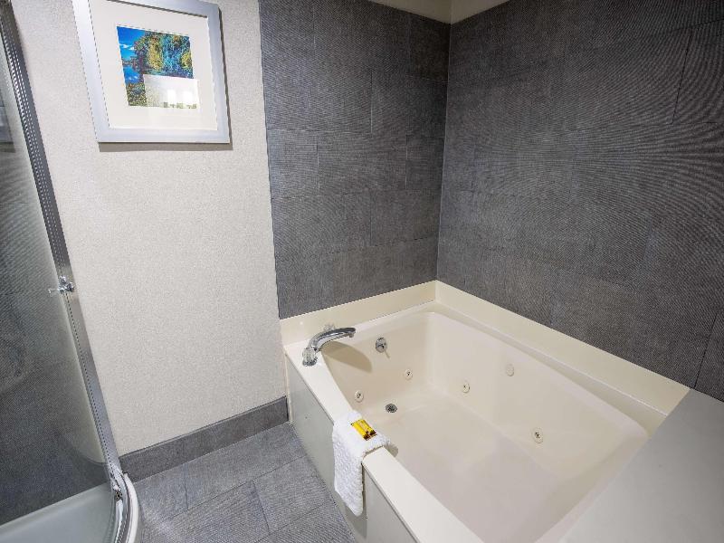 SUITE KING SIZE BED