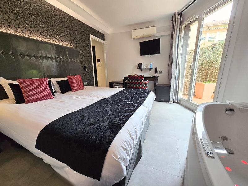 Nyx Hotel image