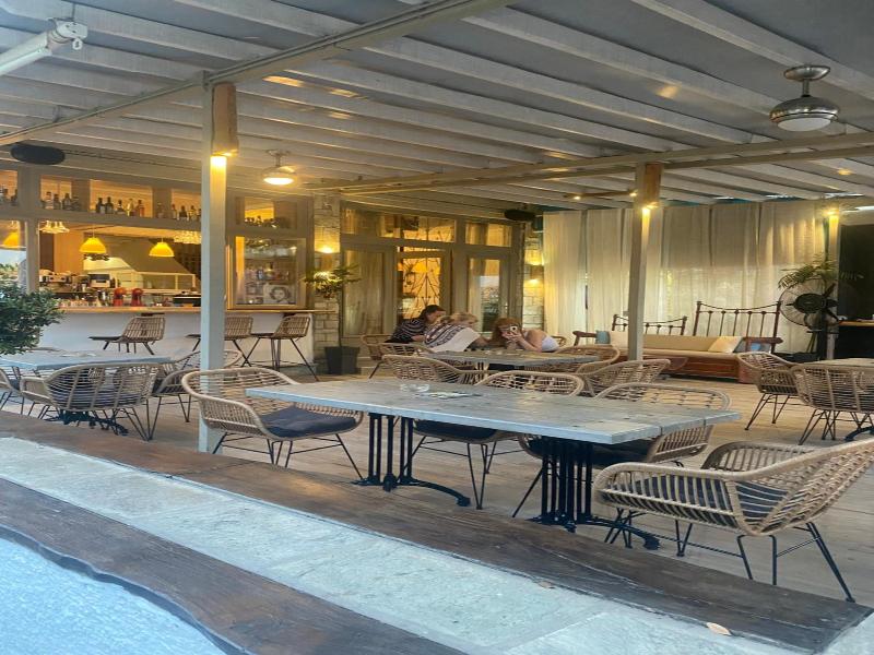Zefiros Hotel