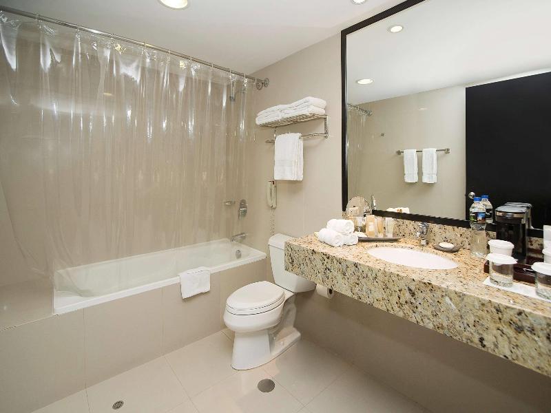 Radisson Decapolis Miraflores image