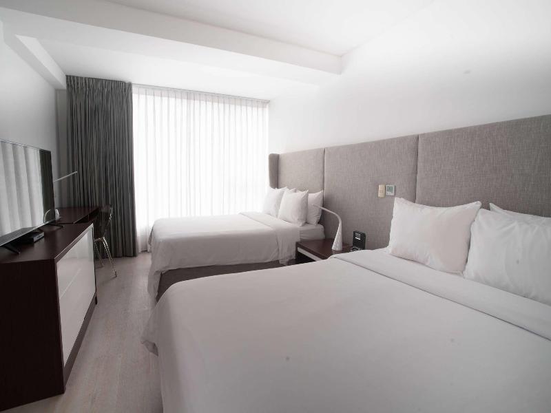 Radisson Decapolis Miraflores image