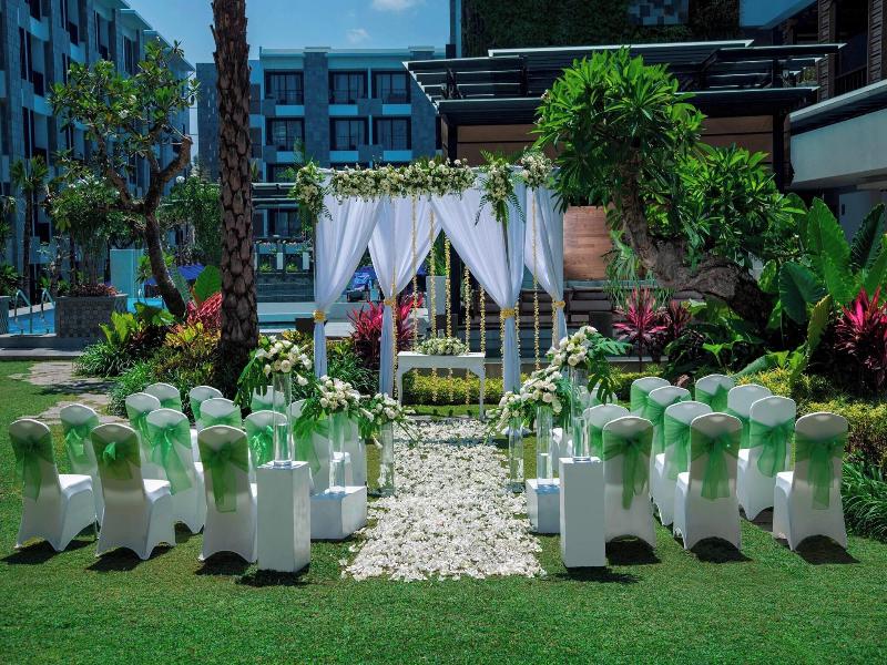 Courtyard Bali Seminyak Resort image