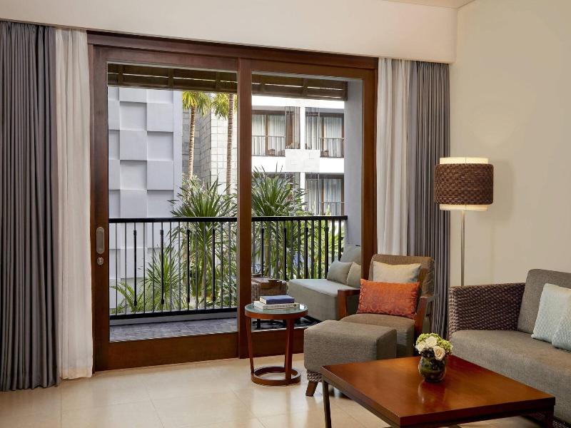 Courtyard Bali Seminyak Resort image