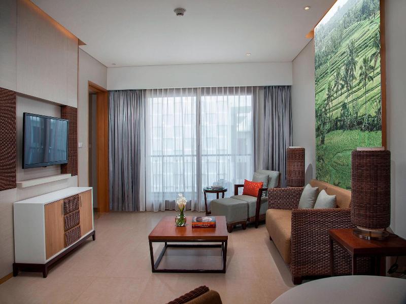 Courtyard Bali Seminyak Resort image