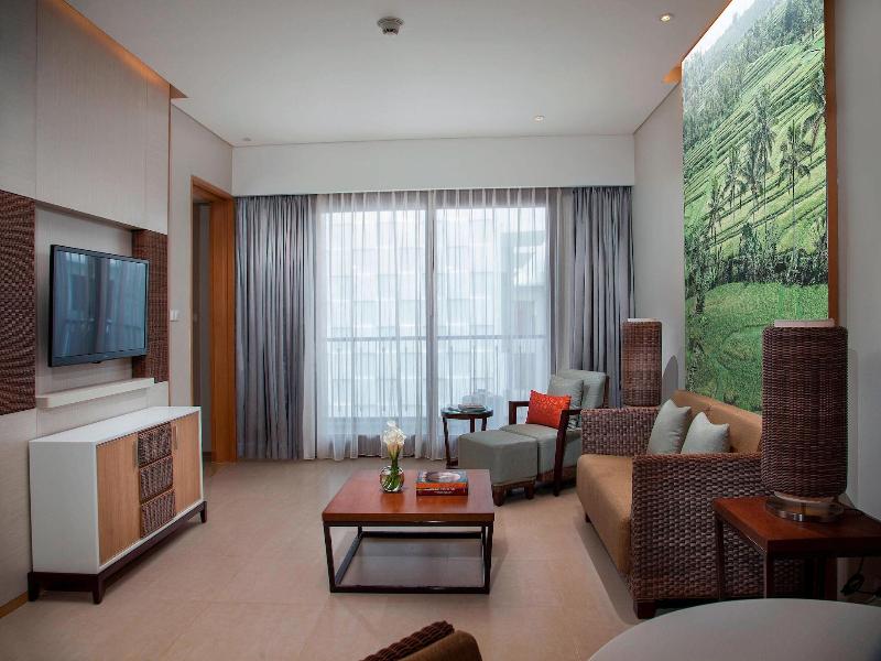Courtyard Bali Seminyak Resort image