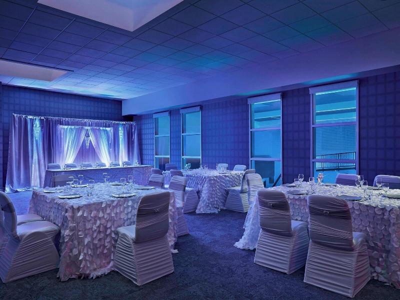Aloft Calgary University image