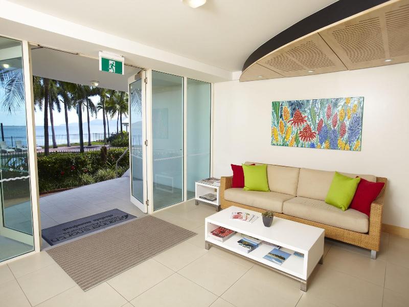 Mariners North Holiday Apartments image