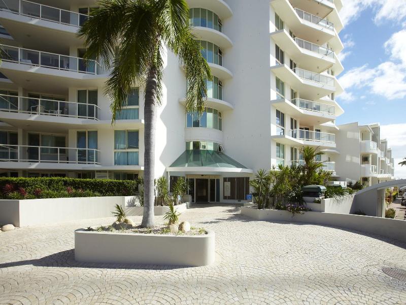 Mariners North Holiday Apartments image