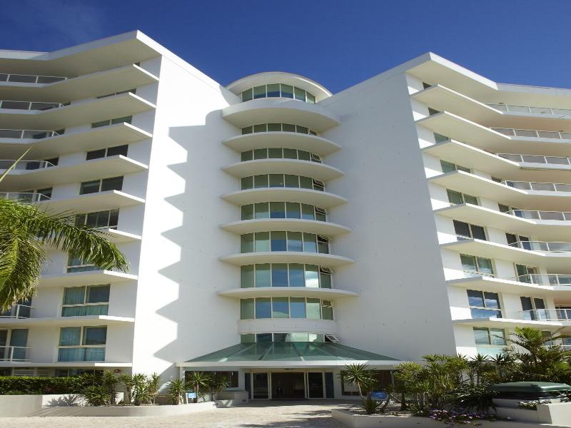 Mariners North Holiday Apartments image