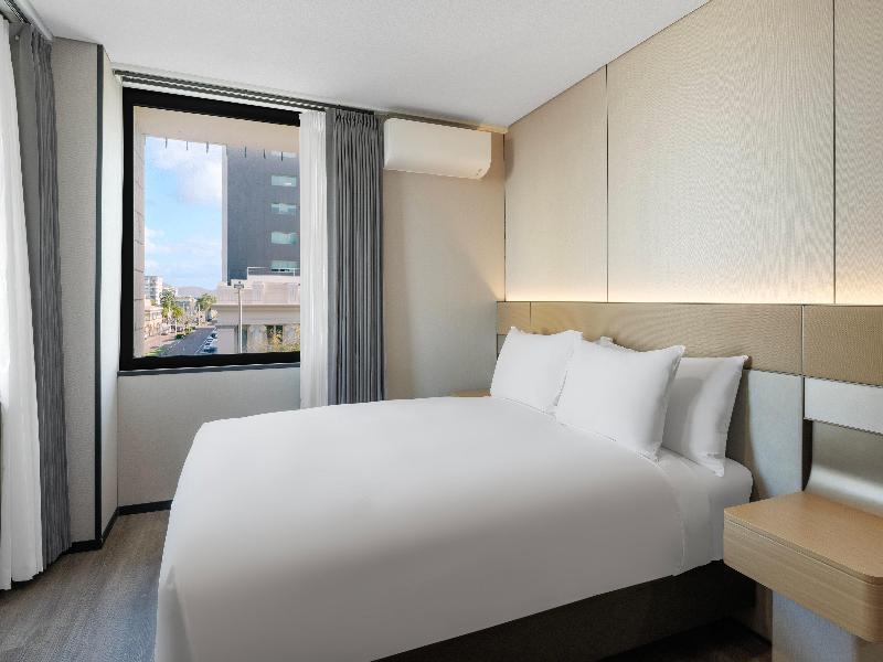 Holiday Inn Townsville by IHG image