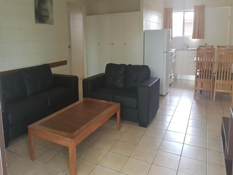 Oasis Inn Apartments image