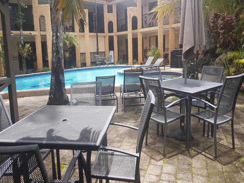Oasis Inn Apartments image