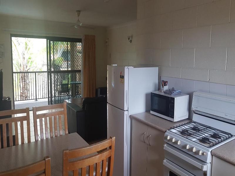 Oasis Inn Apartments image