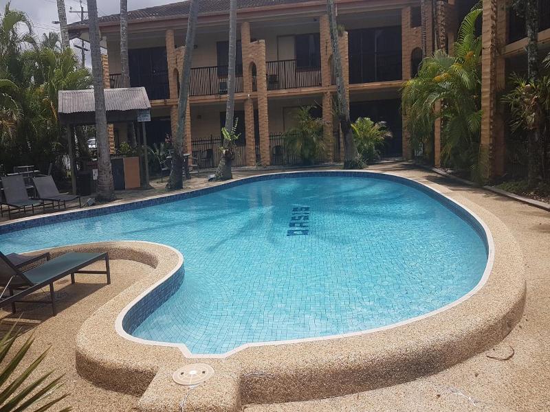Oasis Inn Apartments image