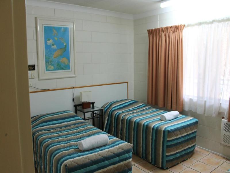 Oasis Inn Apartments image