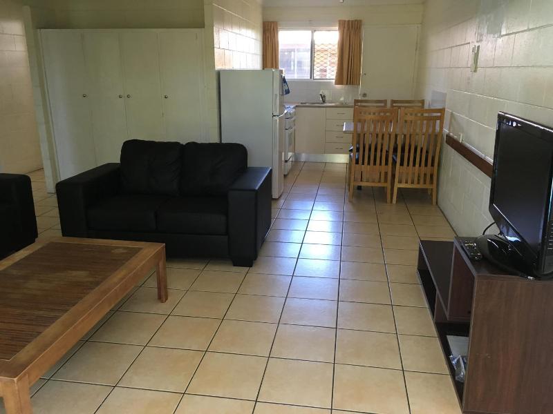 Oasis Inn Apartments image
