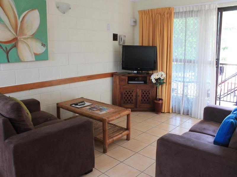 Oasis Inn Apartments image