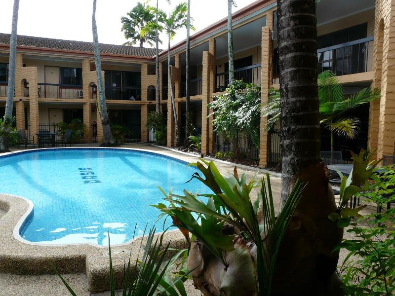 Oasis Inn Apartments image