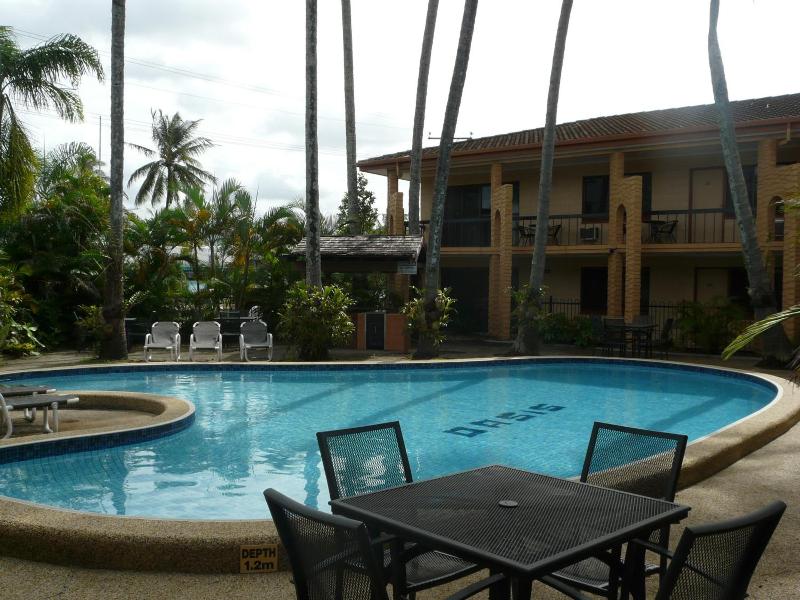 Oasis Inn Apartments image