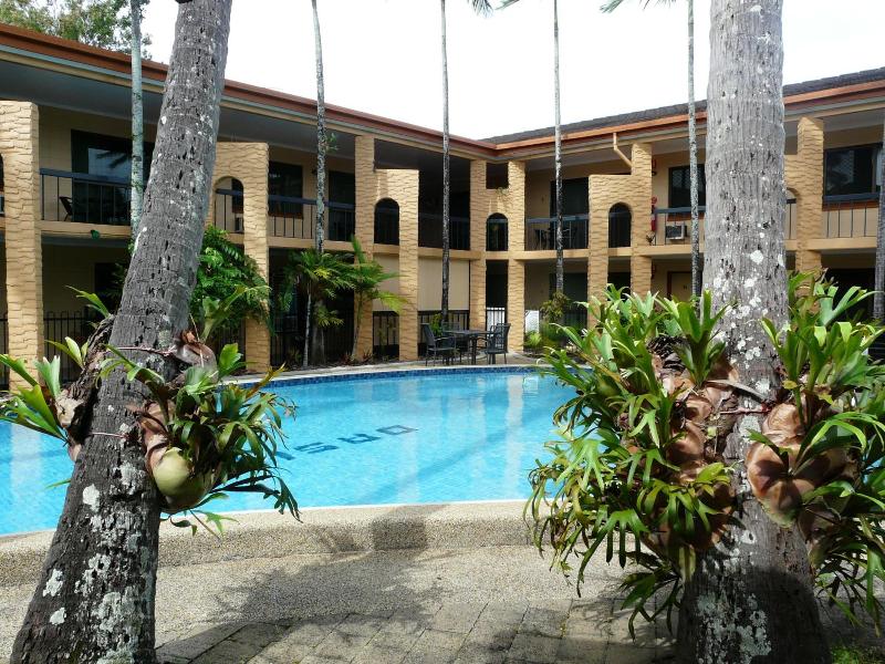 Oasis Inn Apartments image