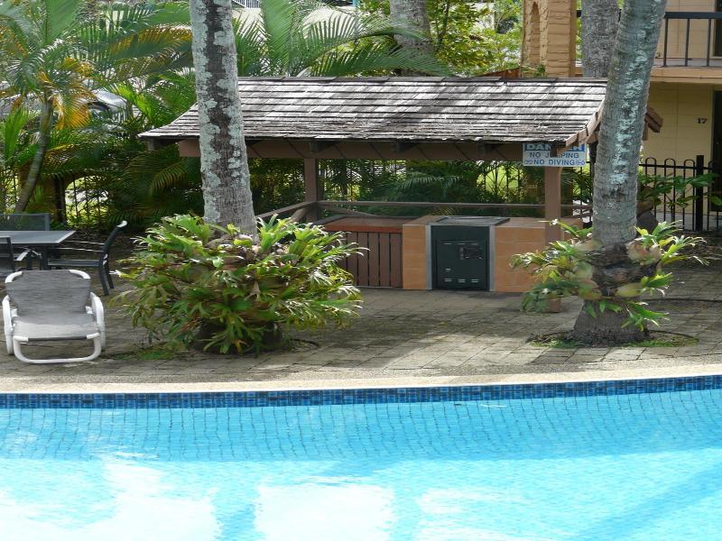 Oasis Inn Apartments image