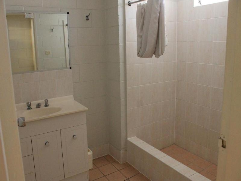 Oasis Inn Apartments image