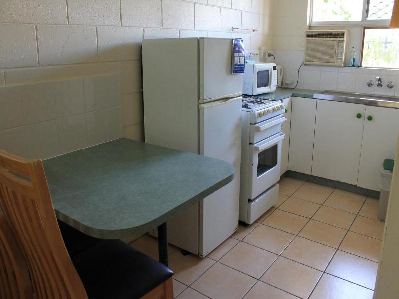 Oasis Inn Apartments image