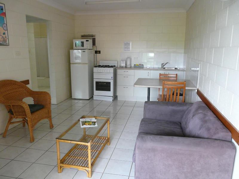 Oasis Inn Apartments image