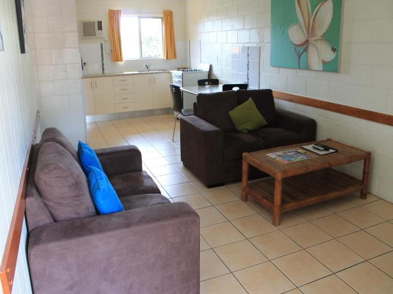 Oasis Inn Apartments image