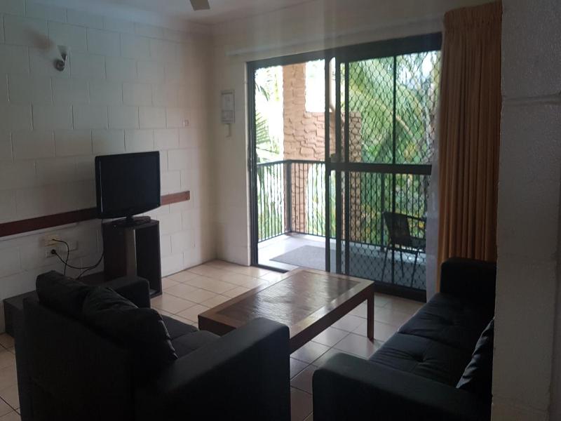 Oasis Inn Apartments image