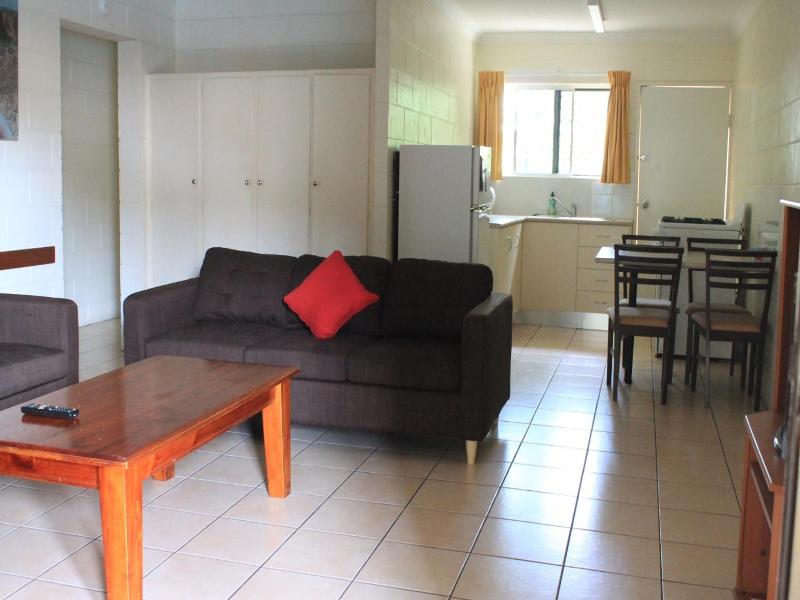 Oasis Inn Apartments image