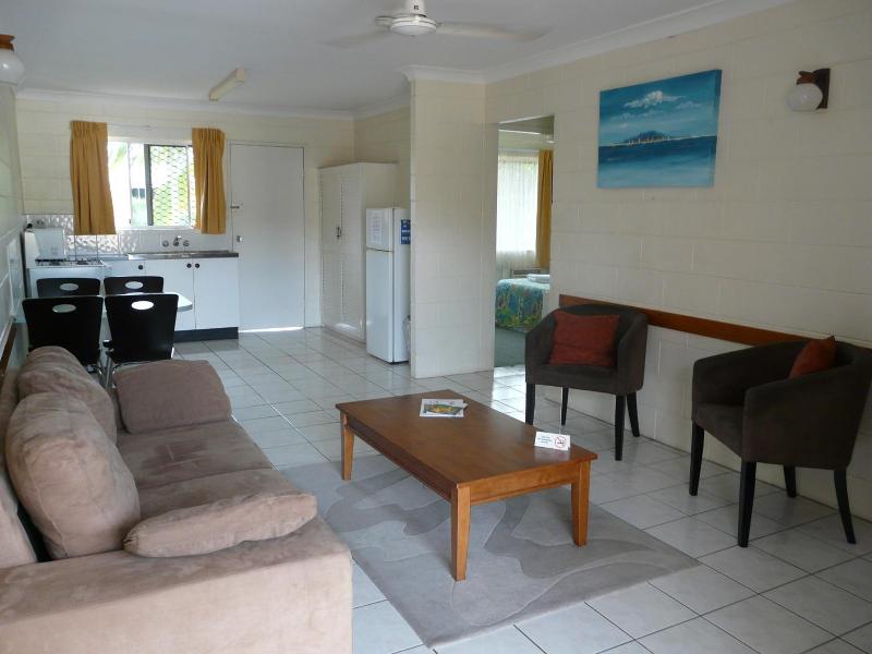 Oasis Inn Apartments image