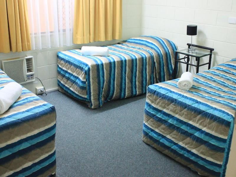 Oasis Inn Apartments image