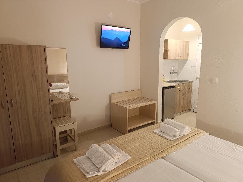 Evergreen Kavos image