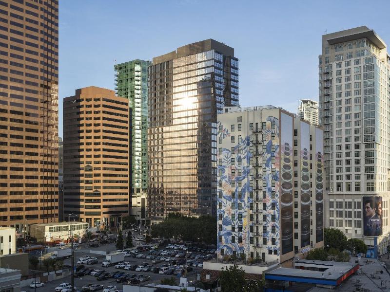 Courtyard Los Angeles L.A. LIVE image