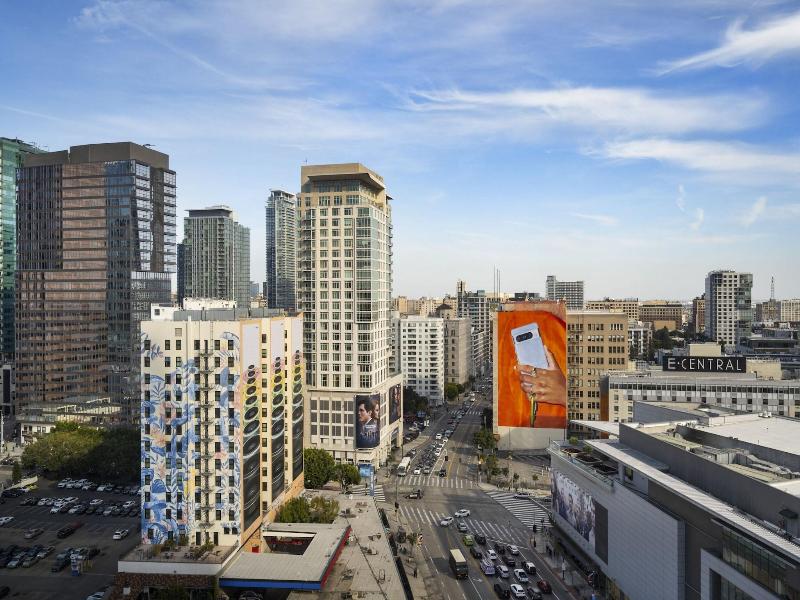 Courtyard Los Angeles L.A. LIVE image