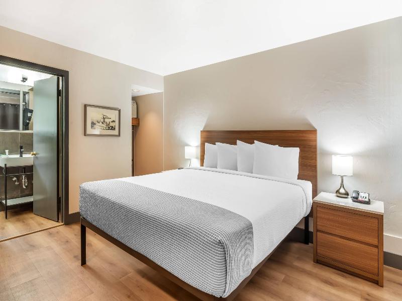 La Luna Inn image