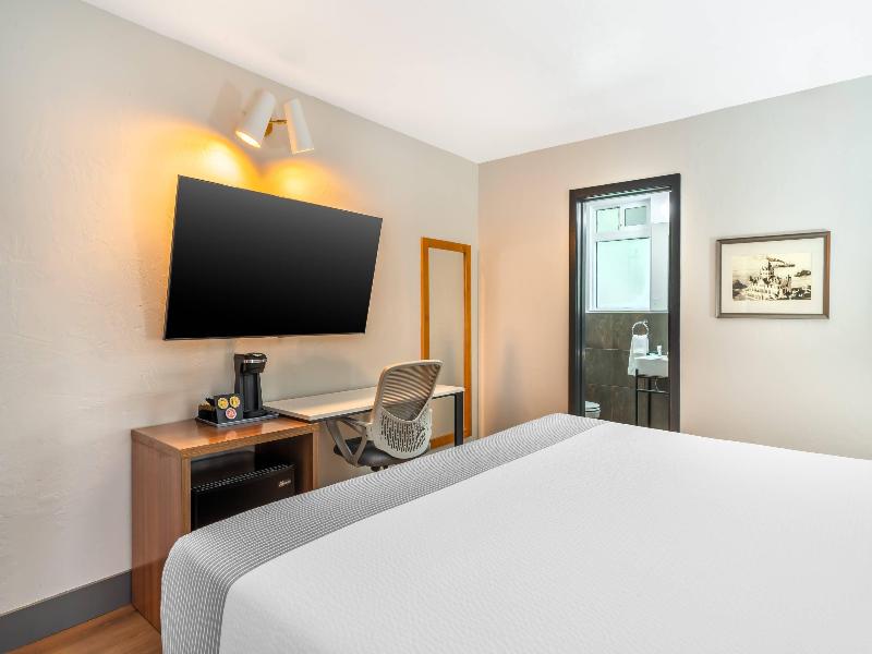 La Luna Inn image