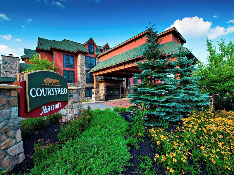 Courtyard Lake Placid image