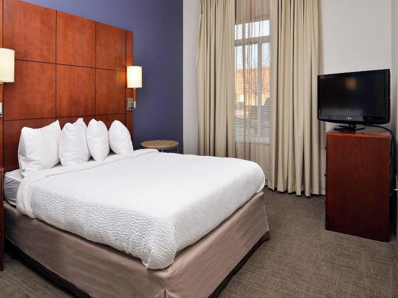 Studio, 1 King Bed with Sofa bed (Hearing Accessible) (1 King Bed and 1 Double Sofa Bed)