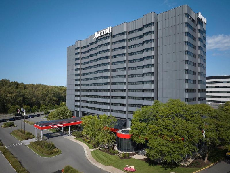 Teaneck Marriott At Glenpointe image