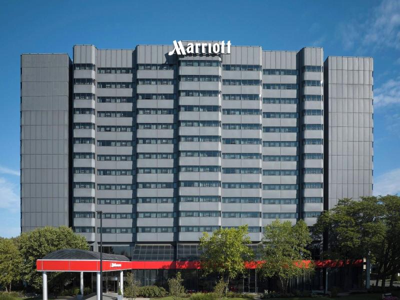 Teaneck Marriott At Glenpointe image