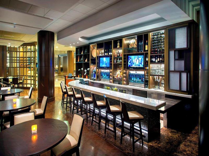 Teaneck Marriott At Glenpointe image