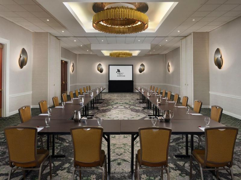 Teaneck Marriott At Glenpointe image