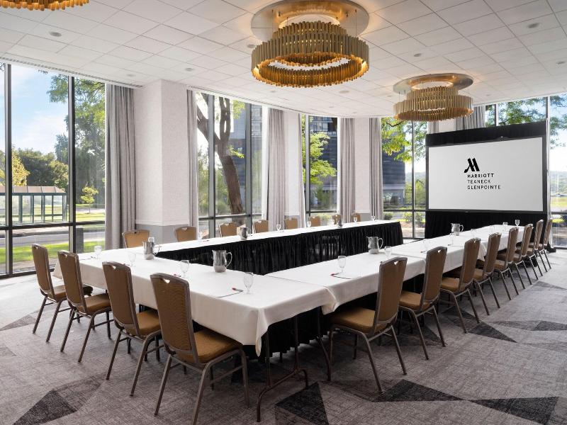 Teaneck Marriott At Glenpointe image