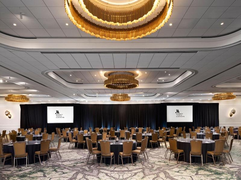 Teaneck Marriott At Glenpointe image