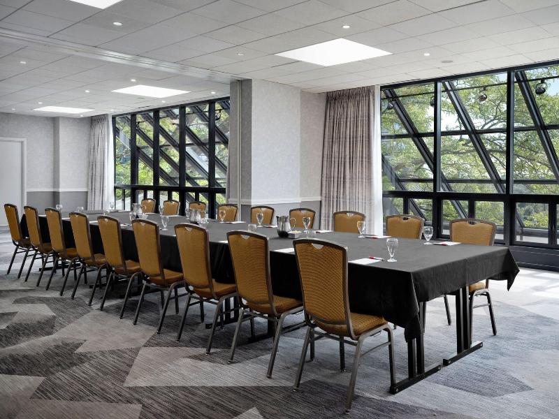 Teaneck Marriott At Glenpointe image