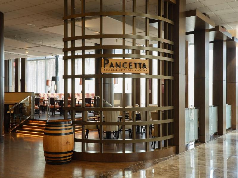 Teaneck Marriott At Glenpointe image